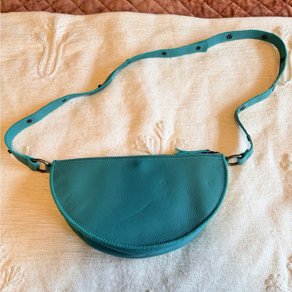 Lyons Teal Leather Biggie Bee Crossbody Sling Bag Purse 1.5L - Picture 3 of 16
